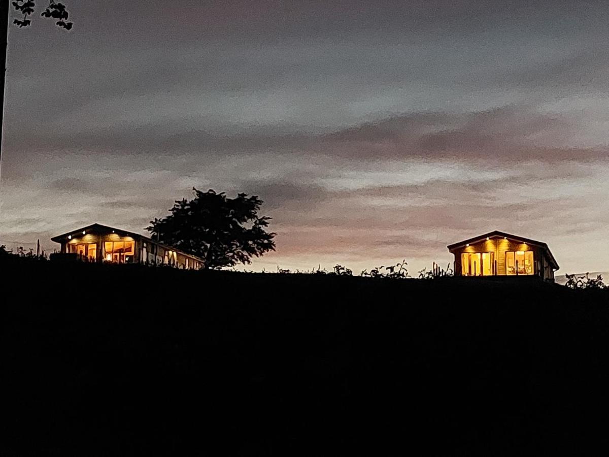 Luxury Family Beechwood Lodge With Hot Tub Lochwinnoch Exteriör bild