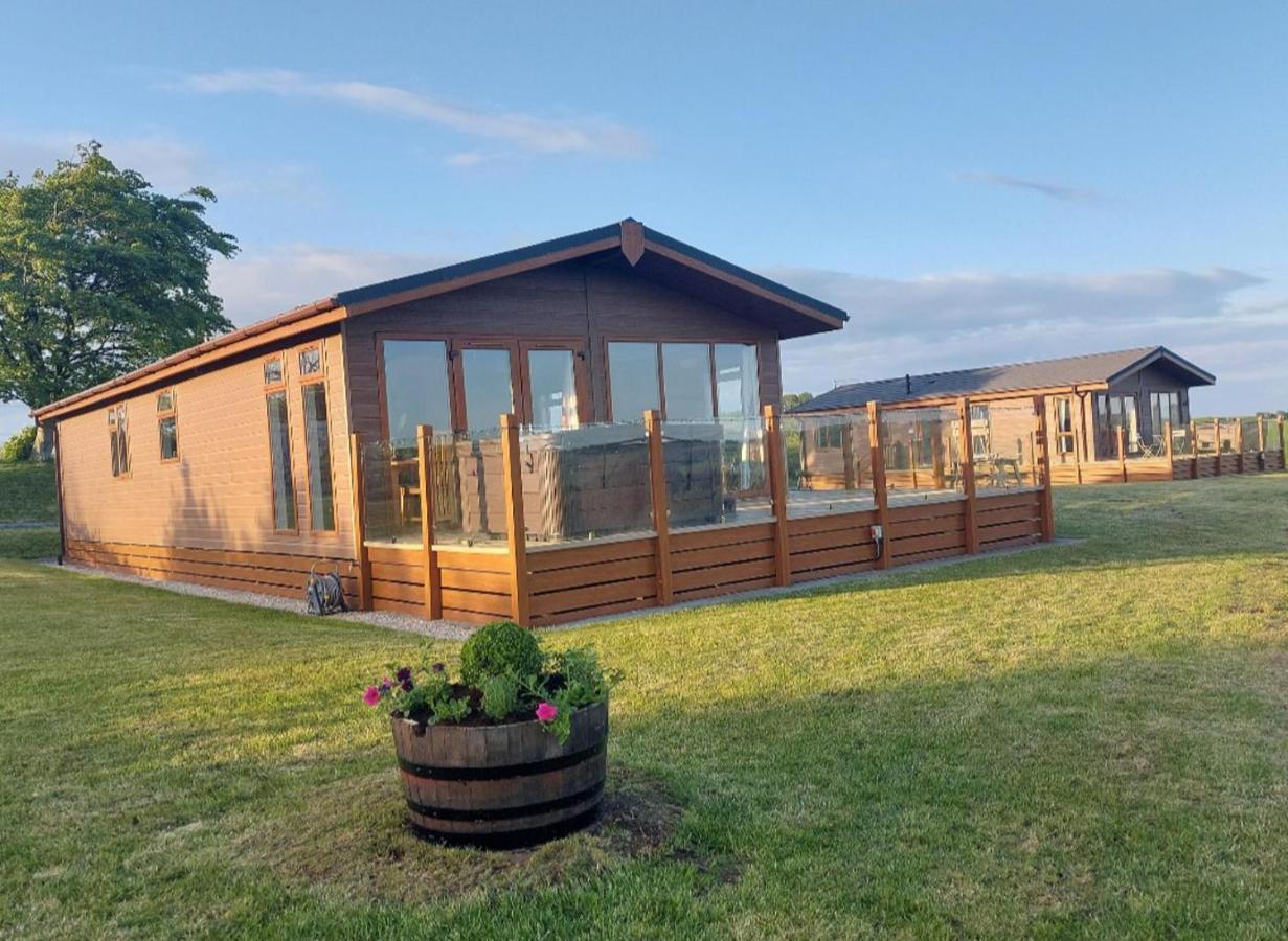 Luxury Family Beechwood Lodge With Hot Tub Lochwinnoch Exteriör bild